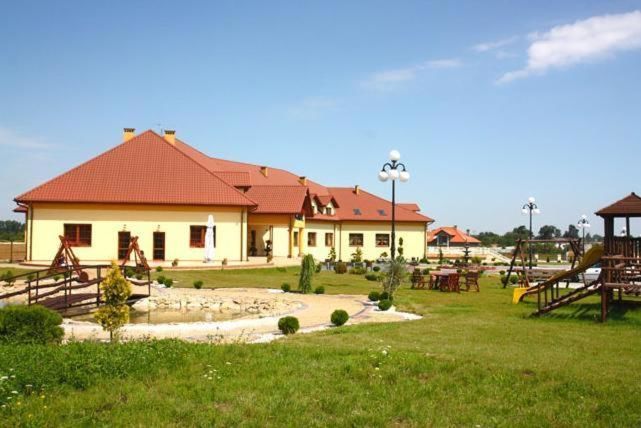 Отель Hotel Wasik Krogulcza-9